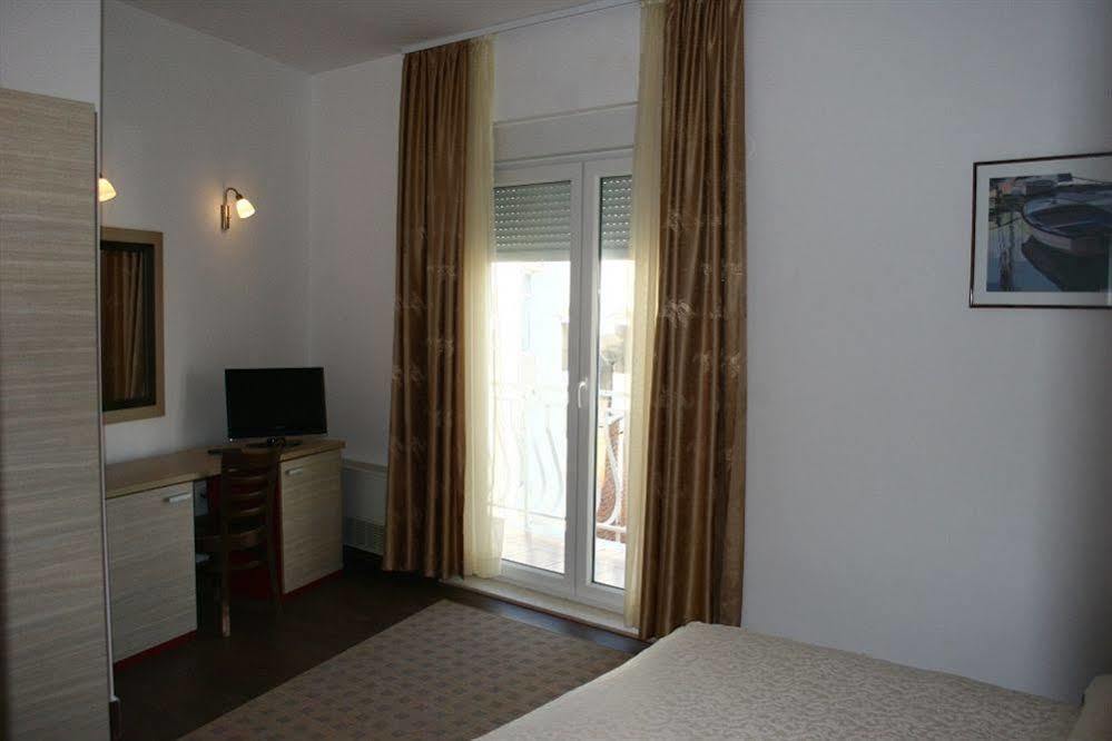 Pansion Epetium Hotel Stobrec Exterior photo